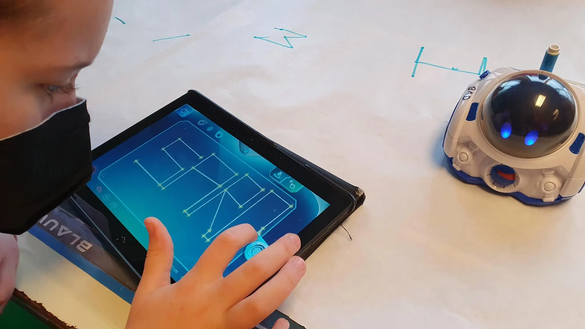 Tablet Robótica Primaria: Explorando el Mundo de Blue Bot y Más - Cuáles son las características del robot Blue Bot tablet robotica primaria - Cuáles son las características del robot Blue Bot