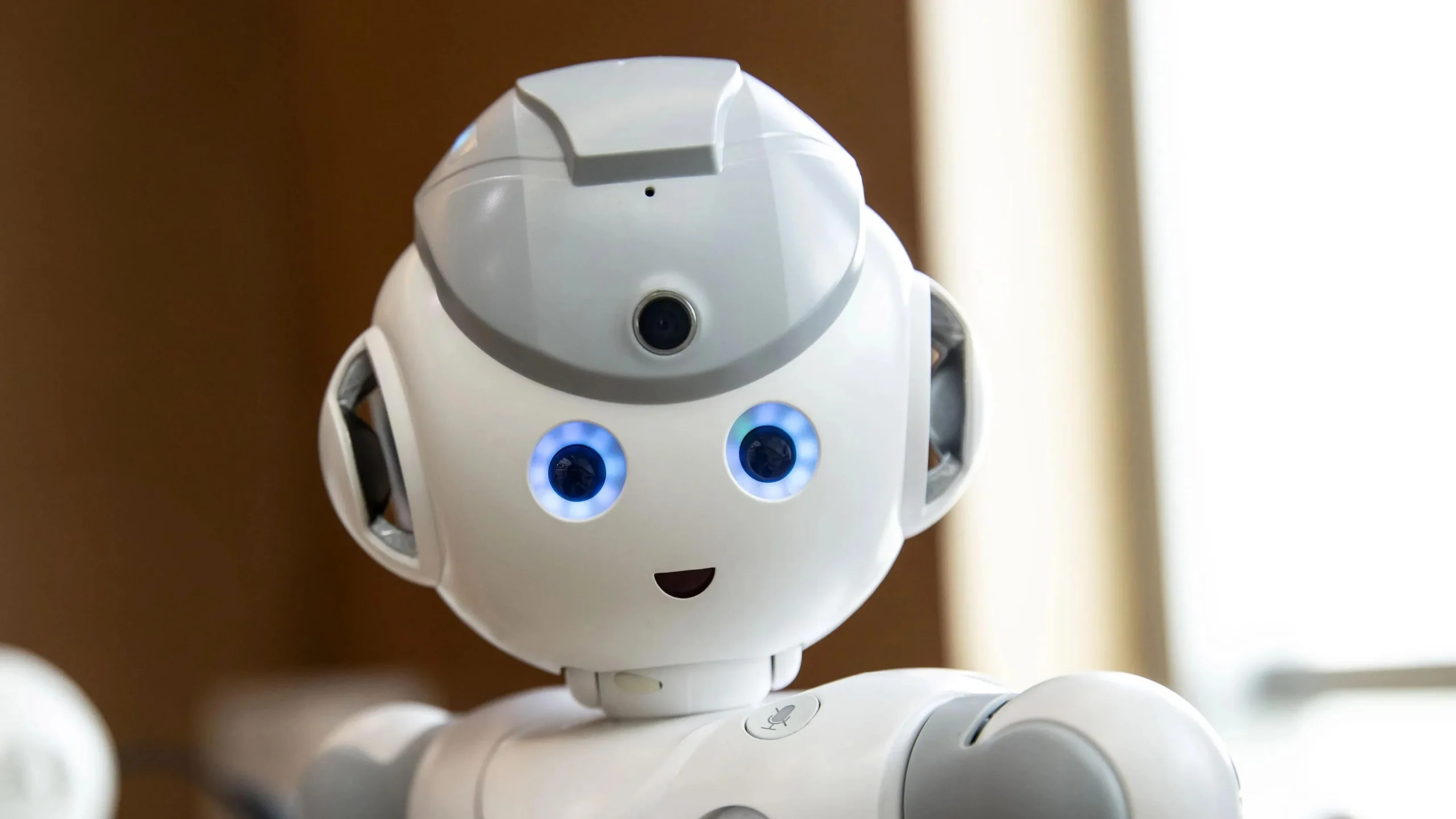 Asistente de Google con Cara Robótica: Explorando la Inteligencia Artificial - Es Google Assistant un robot asistente de goofle con cara robotica - Es Google Assistant un robot