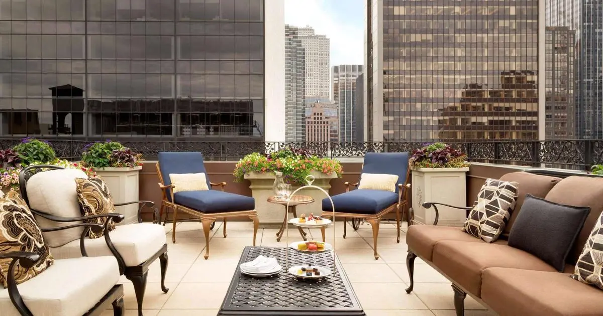 hotel robot new york - How much does it cost to stay at the Plaza hotel in New York for one night