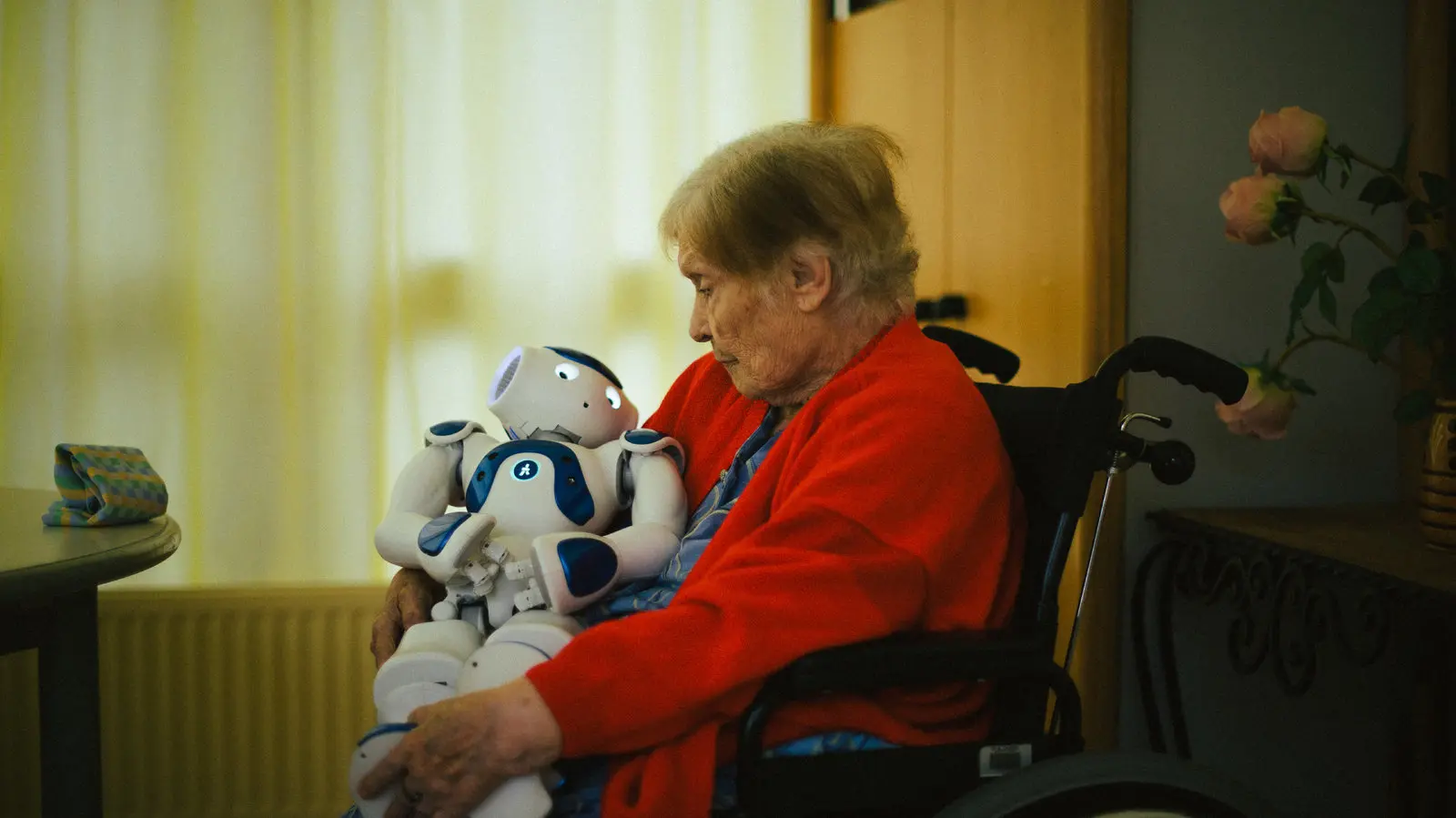 Robots para cuidar personas mayores: El futuro del cuidado en el hogar - Qué es un robot cuidador robot para cuidar personas mayores - Qué es un robot cuidador