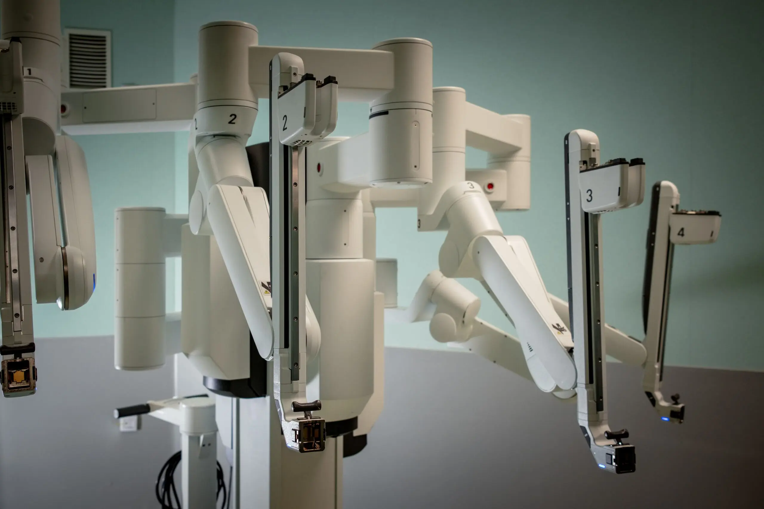 comparacion entre cirugia robotica citugia laparoscopica y cirugia concvencional - Qué no cambia durante las cirugías laparoscópicas frente a las robóticas