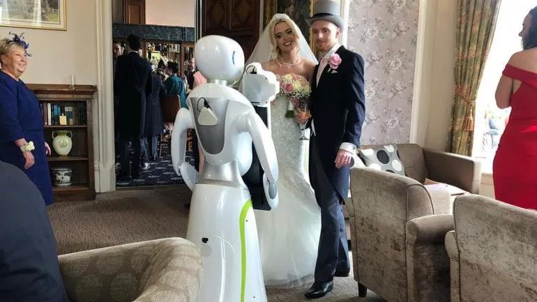 se casa con robot - Quién se ha casado con un robot